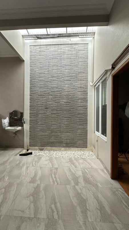 dijual rumah margacinta