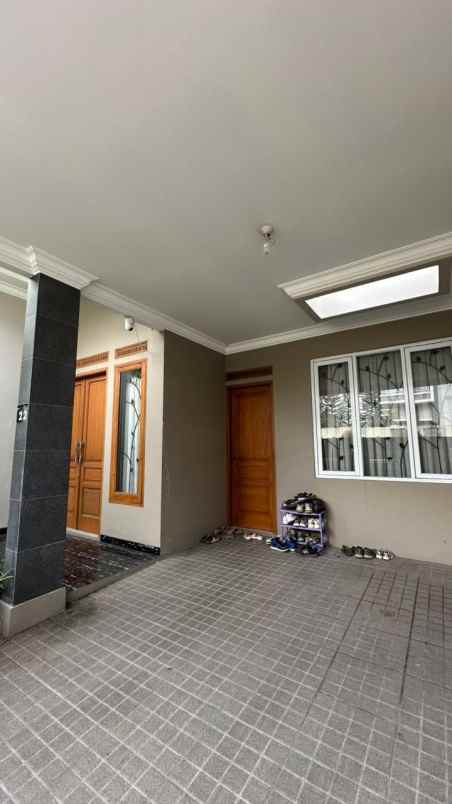 dijual rumah margacinta