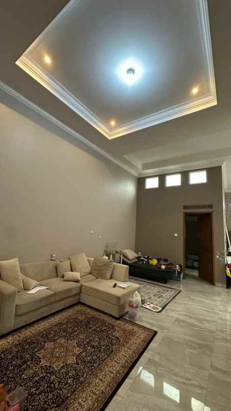 dijual rumah margacinta