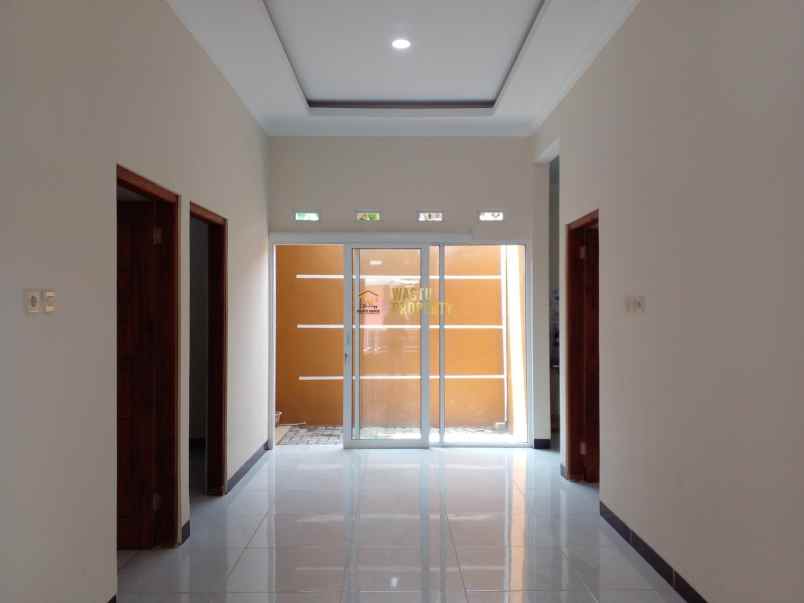 dijual rumah margomulyo