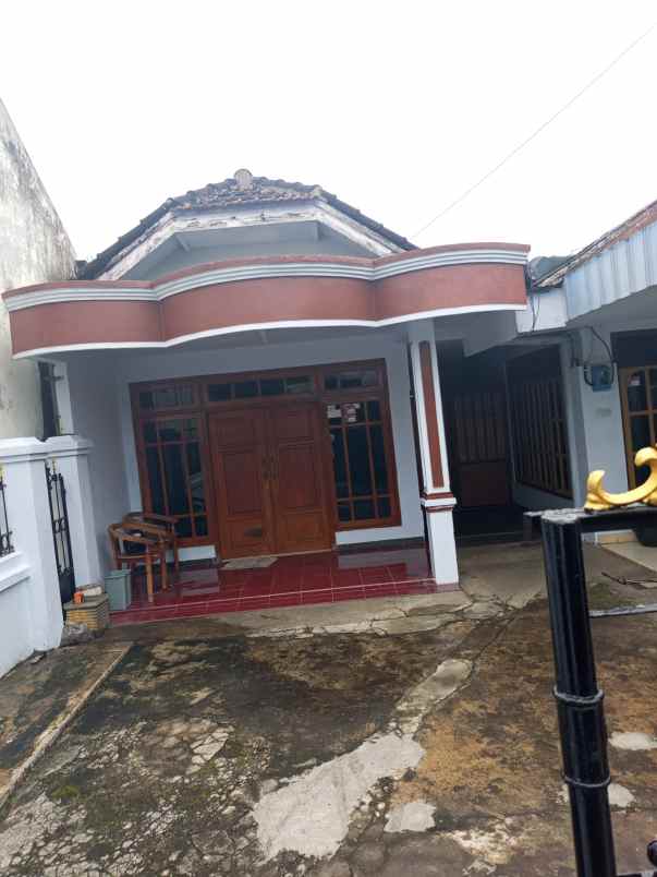 dijual rumah milik pribadi 2 bangunan