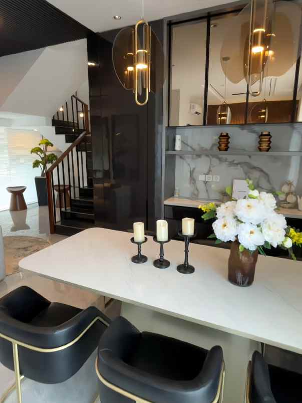 dijual rumah ngesrep