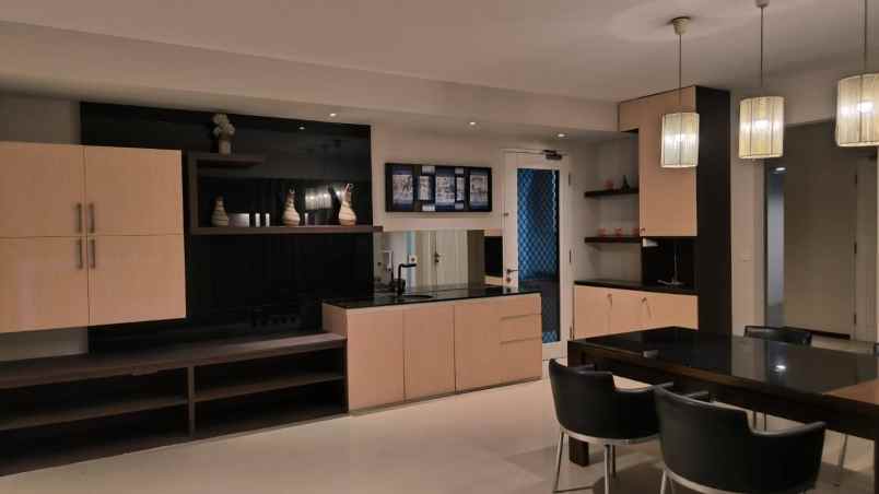 dijual rumah nginden intan timur