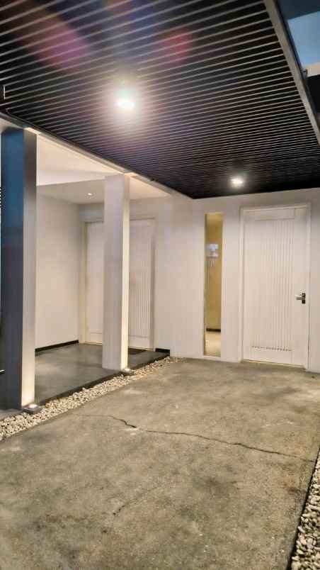 dijual rumah nginden intan timur