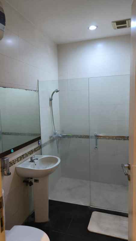 dijual rumah nginden intan timur