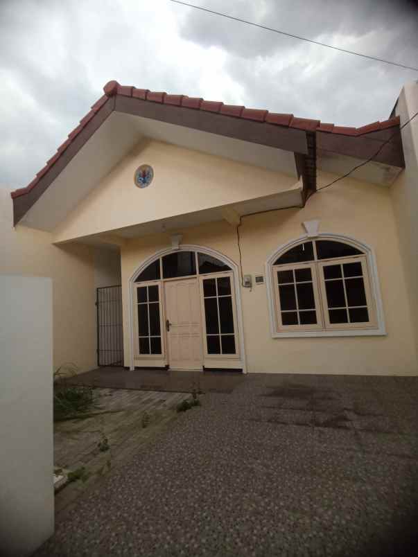 dijual rumah nirwana eksekutif