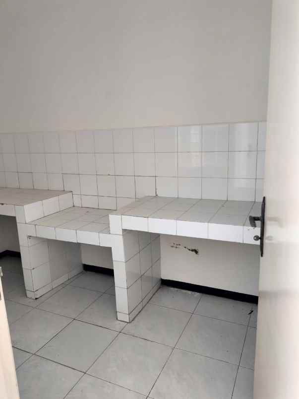 dijual rumah nirwana eksekutif