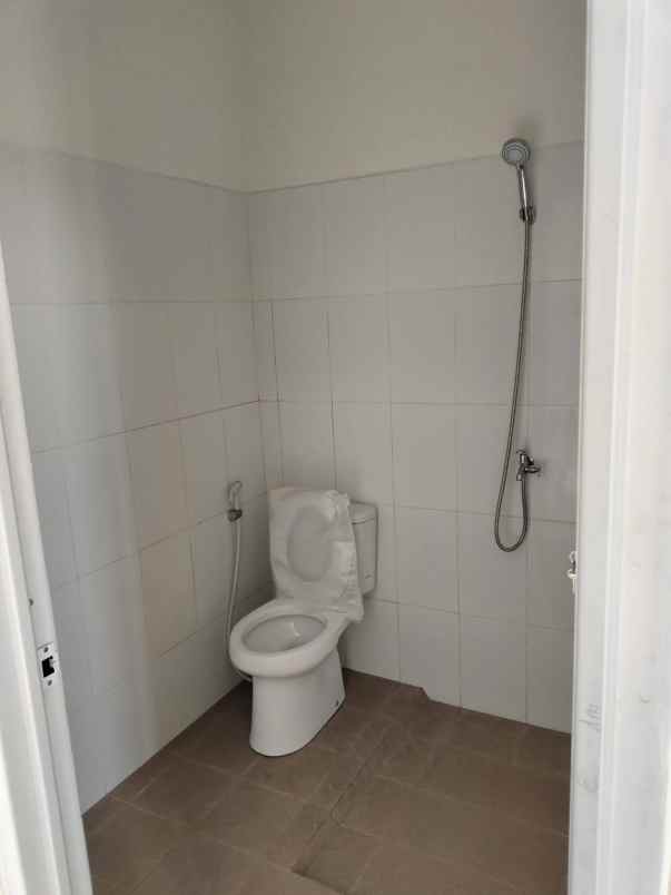 dijual rumah nirwana eksekutif