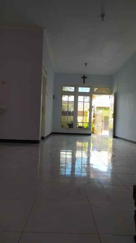 dijual rumah nirwana eksekutif