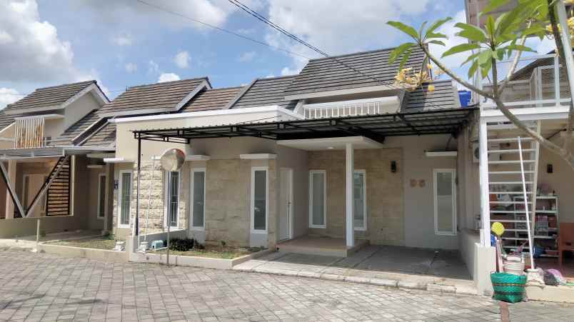 dijual rumah nyaman kirana garden residence d5