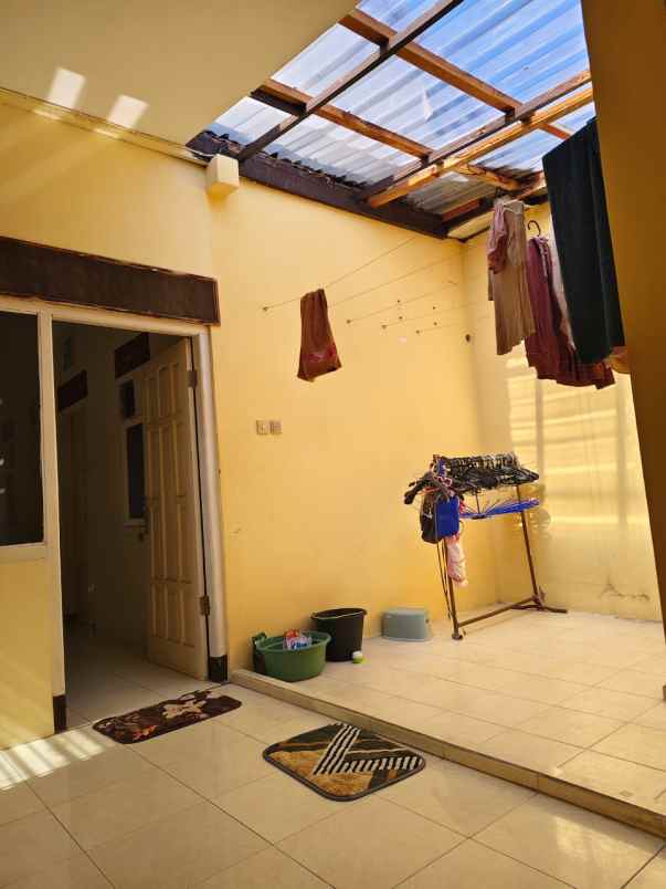 dijual rumah pakis