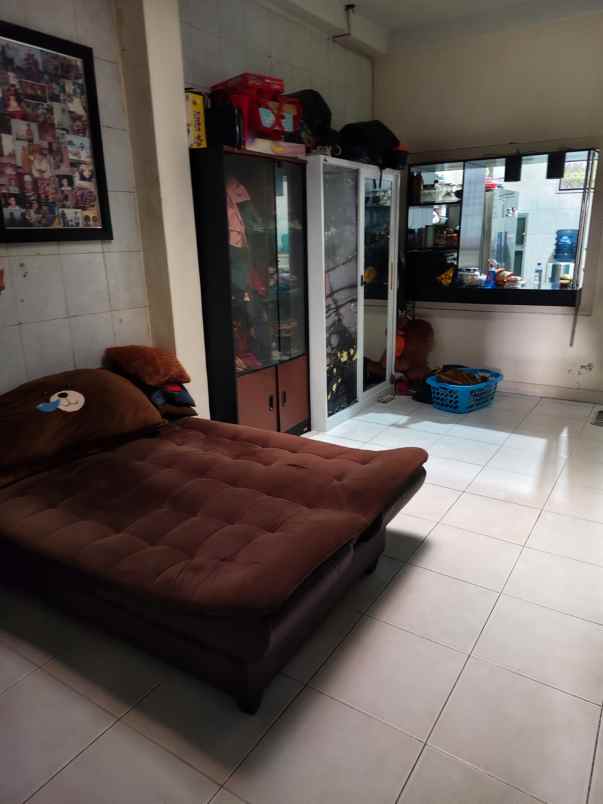 dijual rumah pakis