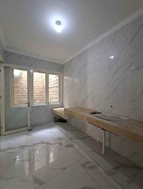 dijual rumah pakuwon city san diego