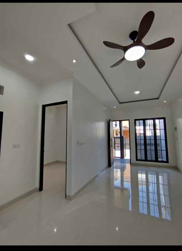 dijual rumah perum boulevard hijau kota