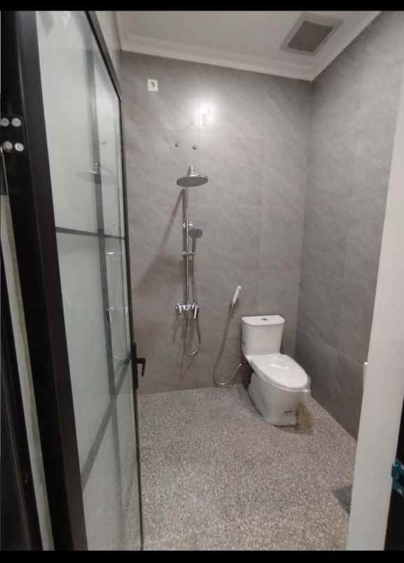 dijual rumah perum boulevard hijau kota