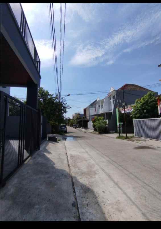 dijual rumah perum boulevard hijau kota