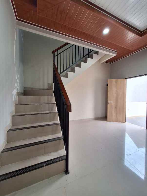 dijual rumah pondok aren