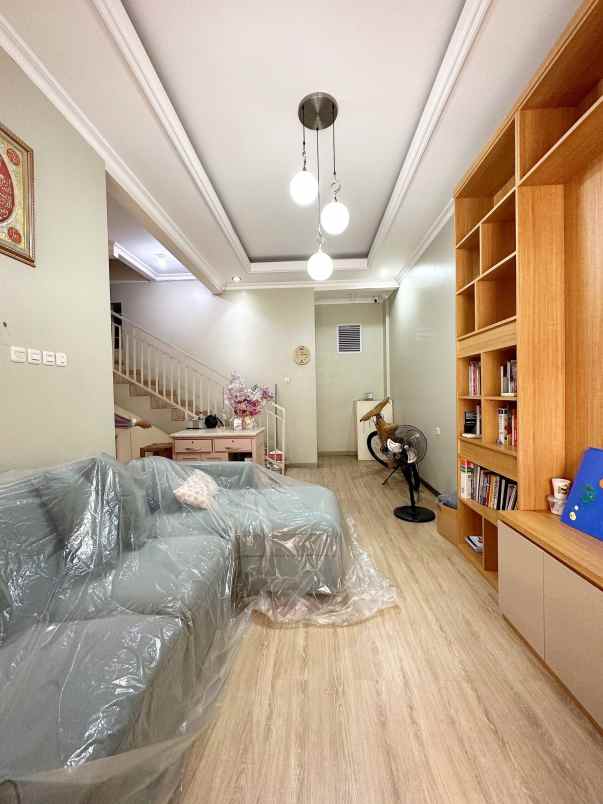 dijual rumah pondok kelapa