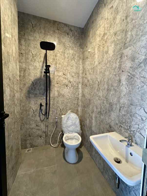 dijual rumah purimas