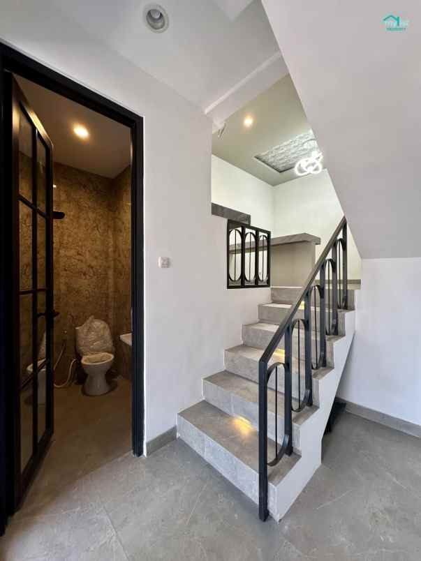 dijual rumah purimas