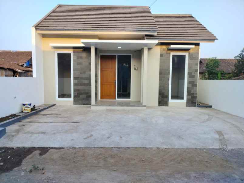 dijual rumah purwomartani kec kalasan
