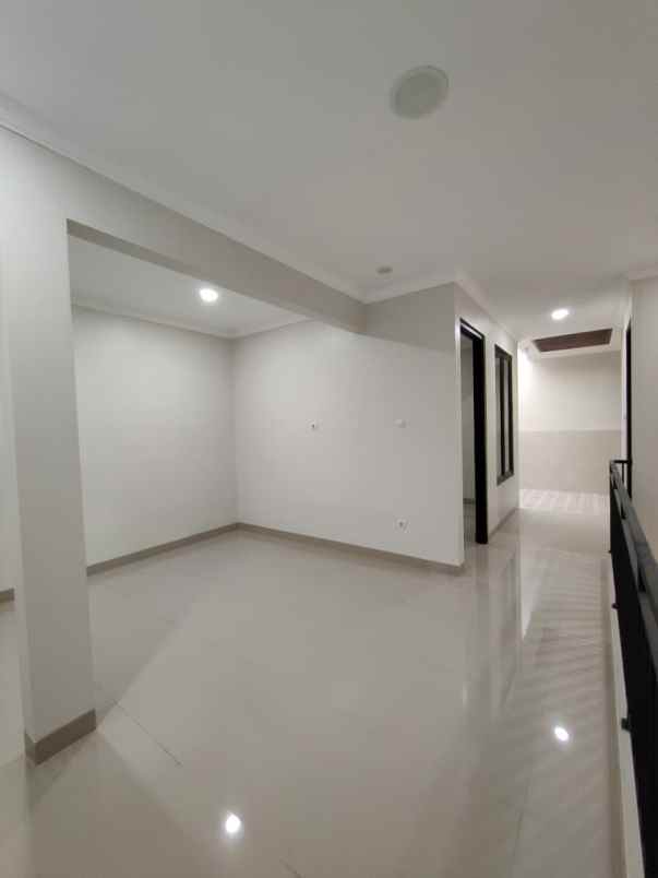 dijual rumah rawamangun jakarta timur