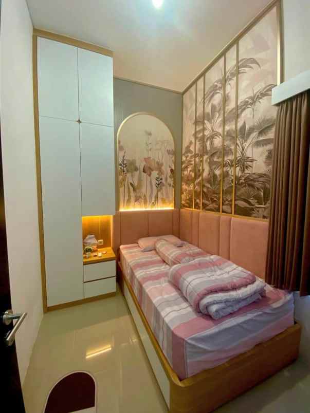 dijual rumah regency one east point