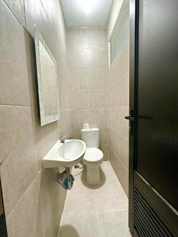 dijual rumah regency one east point
