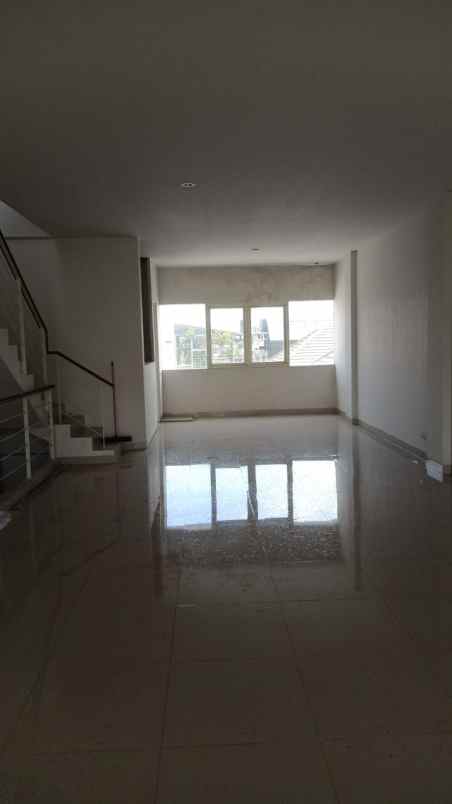 dijual rumah royal crown soho royal