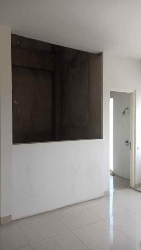 dijual rumah royal crown soho royal