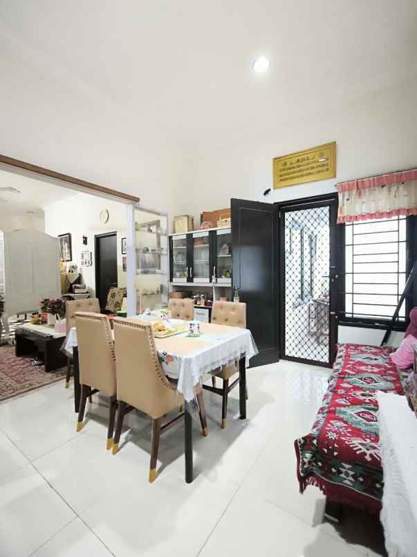 dijual rumah rungkut asri utara