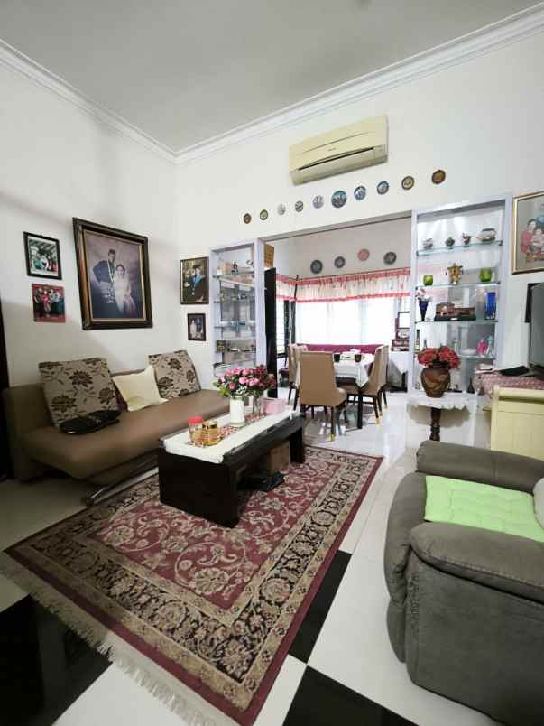 dijual rumah rungkut asri utara