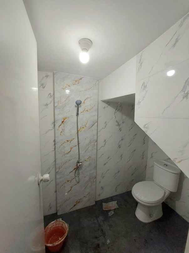 dijual rumah saptorenggo