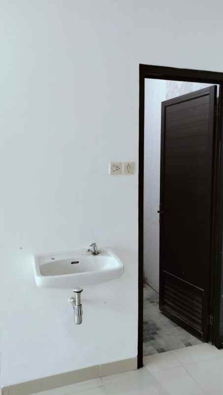 dijual rumah sawangan lama depok