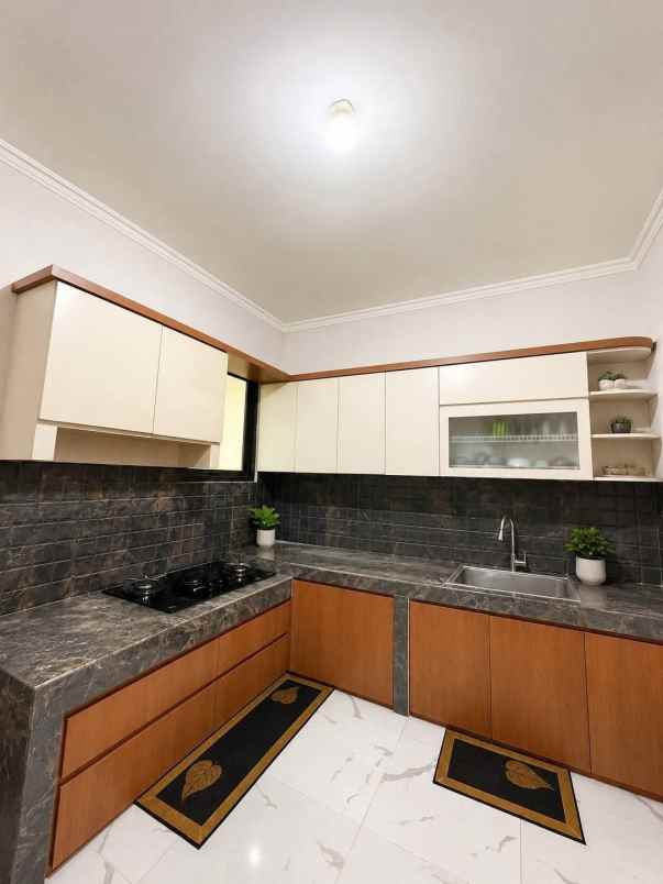 dijual rumah sawangan permai