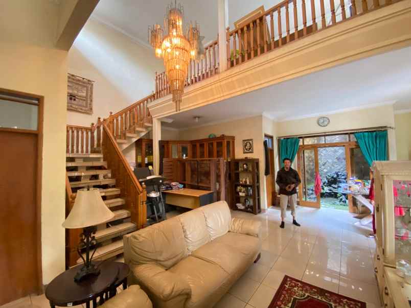 dijual rumah sayap holis caringin