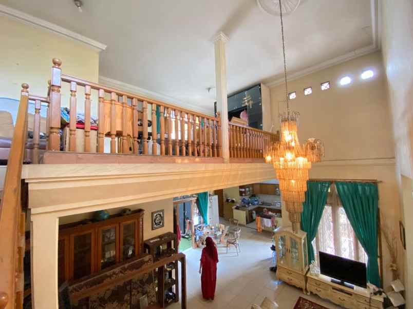 dijual rumah sayap holis caringin