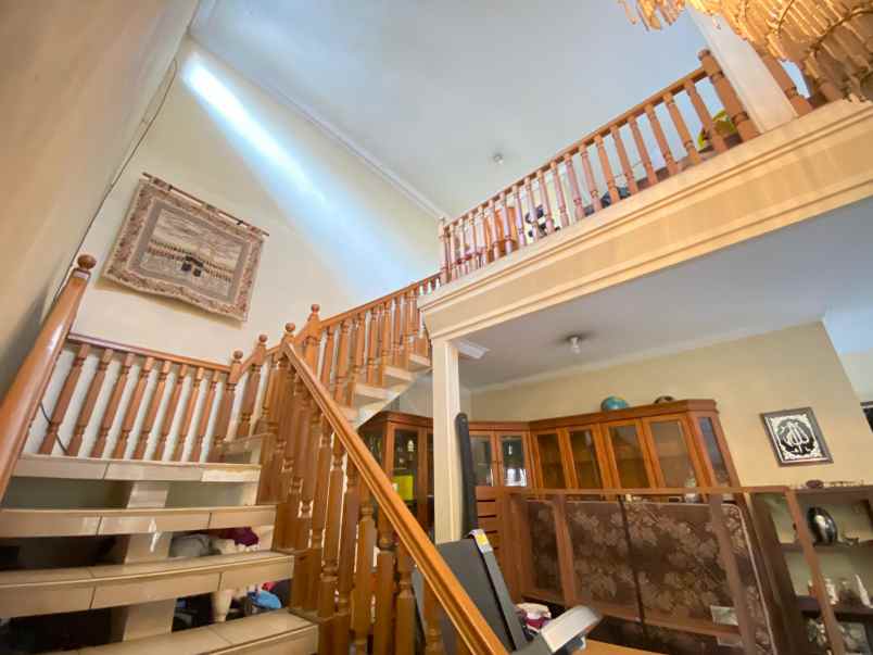 dijual rumah sayap holis caringin