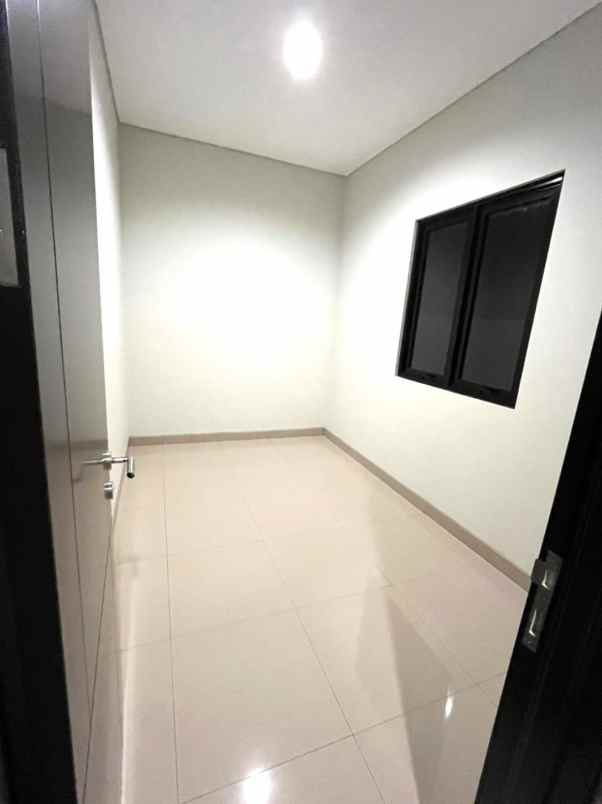 dijual rumah scg summarecon crown gading