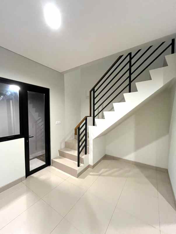 dijual rumah scg summarecon crown gading