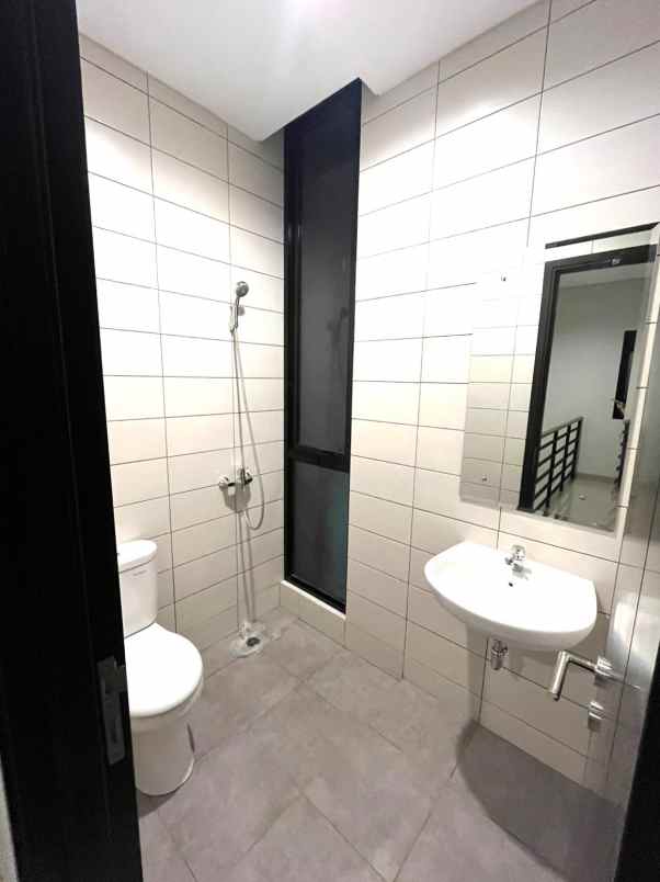 dijual rumah scg summarecon crown gading