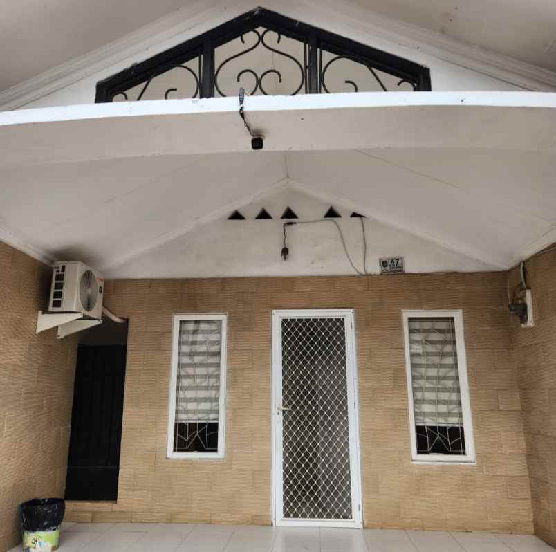dijual rumah second terawat di pancoran mas depok