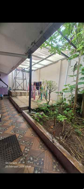 dijual rumah second terawat di pancoran mas depok