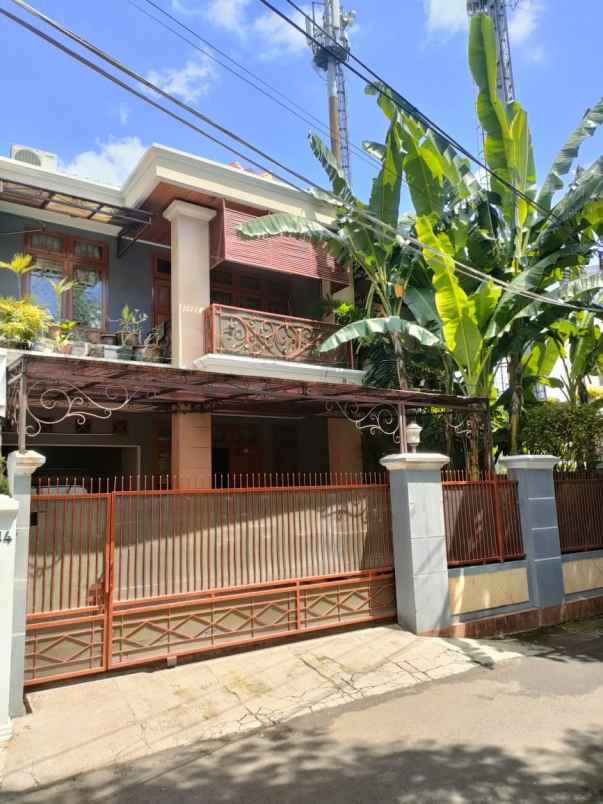 dijual rumah senayan
