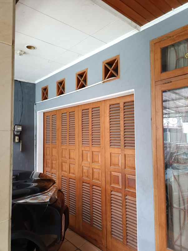 dijual rumah senayan