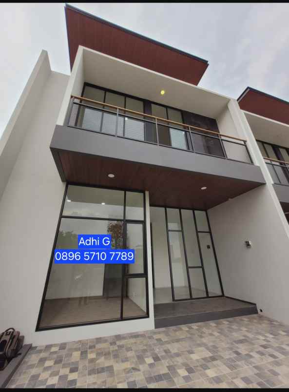 dijual rumah setraduta