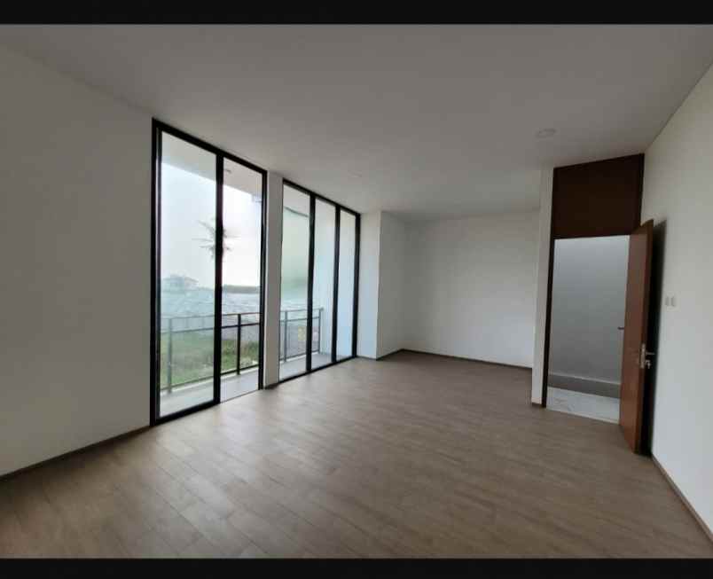 dijual rumah setraduta