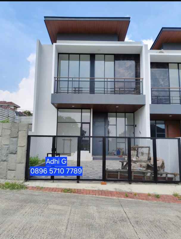 dijual rumah setraduta