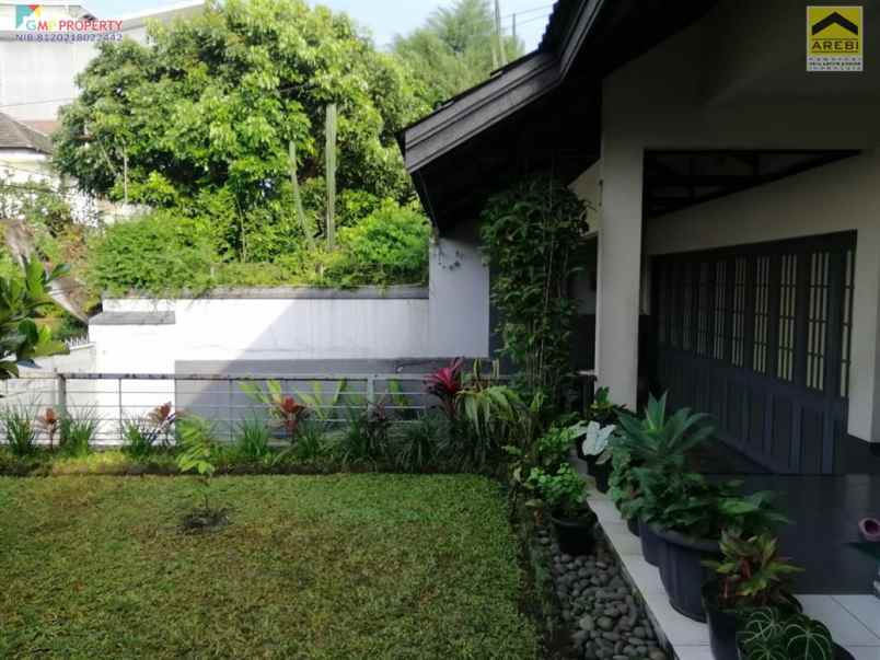 dijual rumah setrasari sukajadi kota