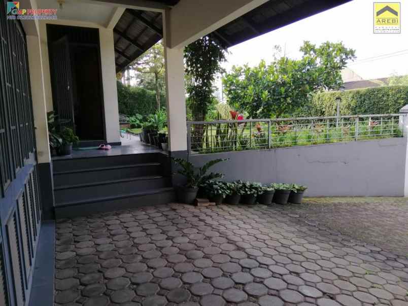 dijual rumah setrasari sukajadi kota